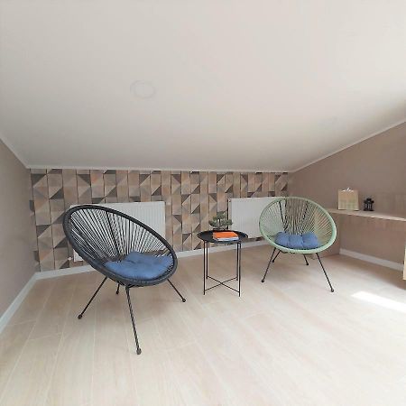 Two-Bedroom Apartment Near Forum Lviv Exterior photo
